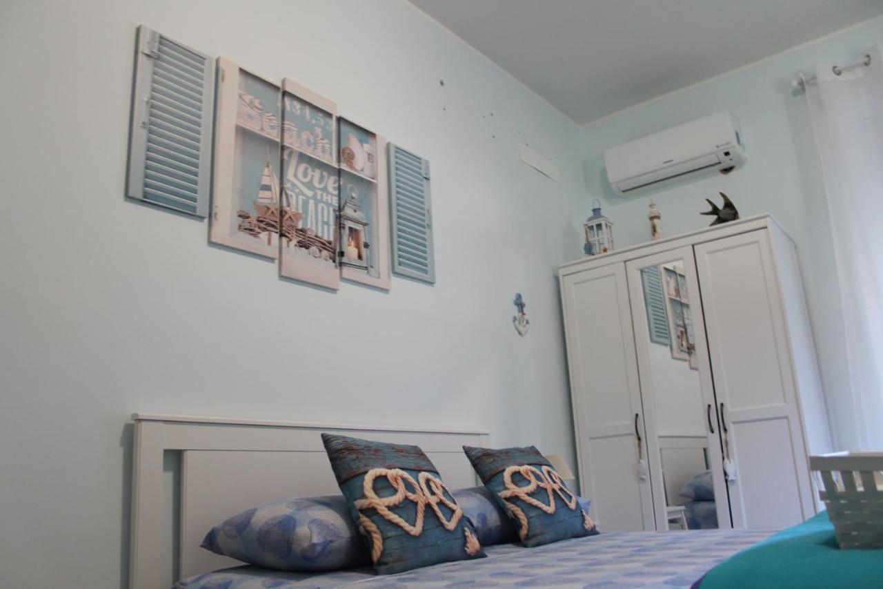 Zimmer mit Queensize-Bett und Gemeinschaftsbad