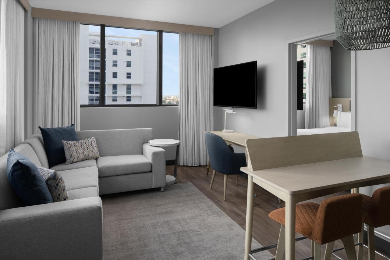 Suite mit 1 Schlafzimmer mit Kingsize-Bett, Schlafsofa und Stadtblick