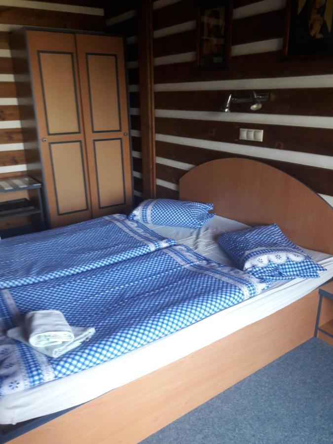 Dreibettzimmer mit Balkon