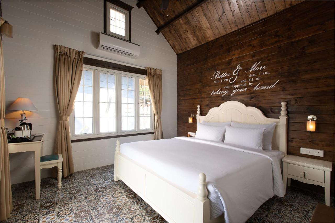 Luxury Sea View Room with Indoor Jacuzzi (Faith)