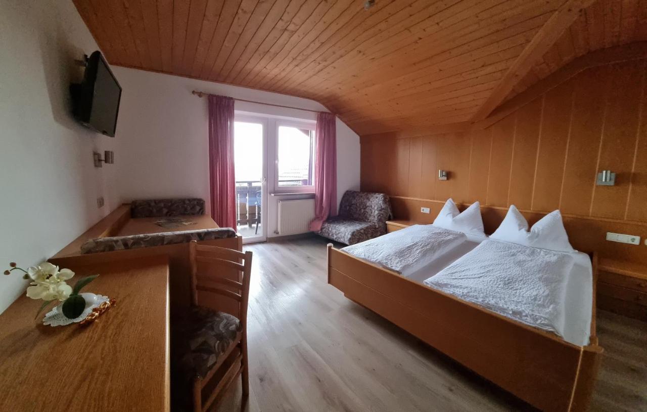 Dreibettzimmer mit eigenem Bad