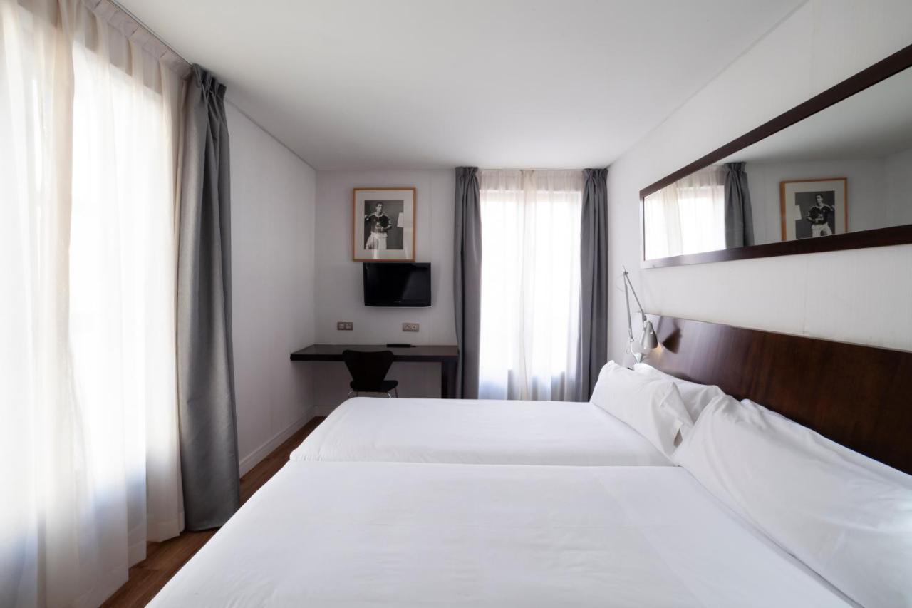 Doppelzimmer mit 2 Zustellbetten.
