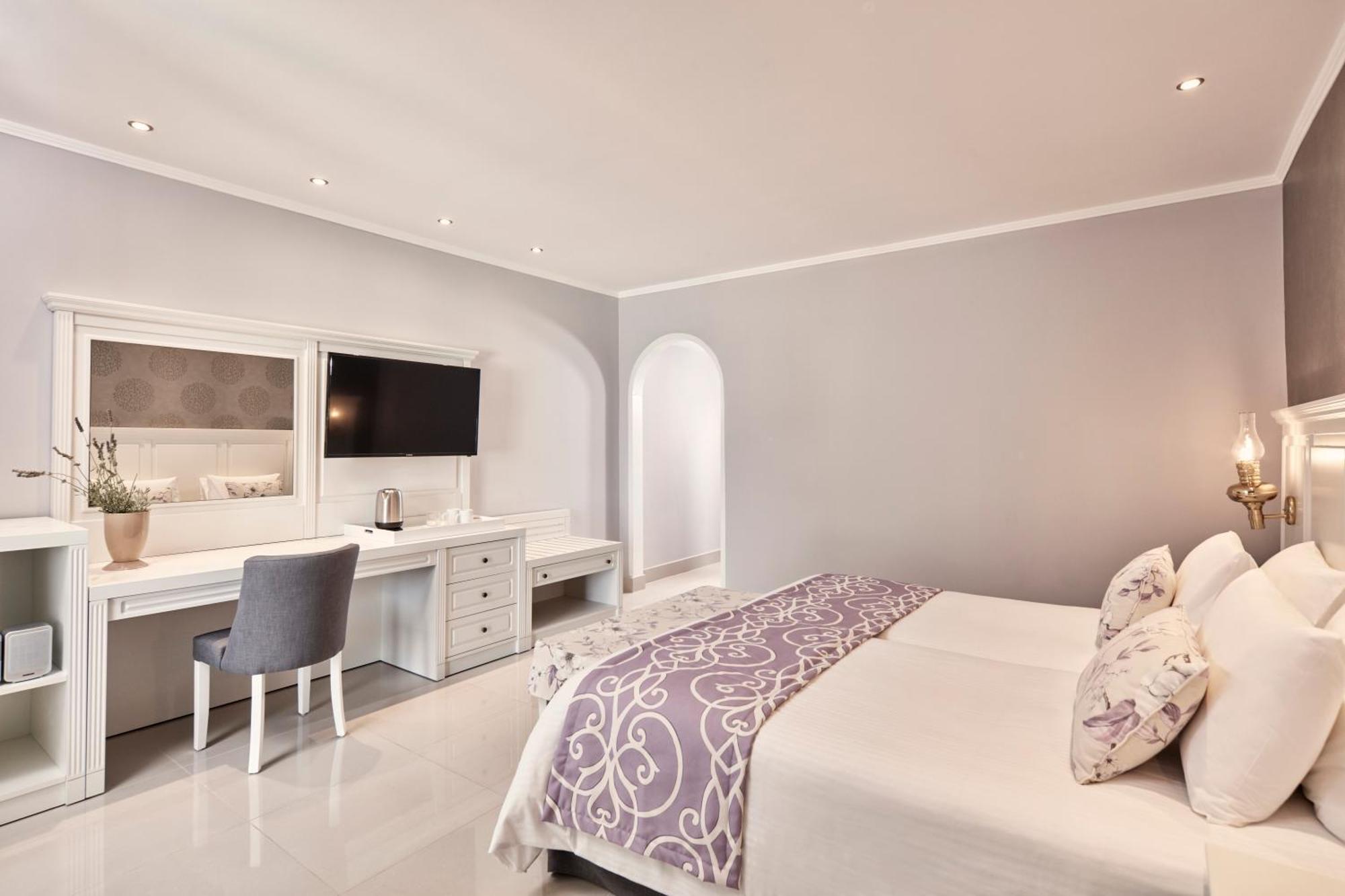 Zimmer im Landhausstil mit Meerblick und privatem Pool
