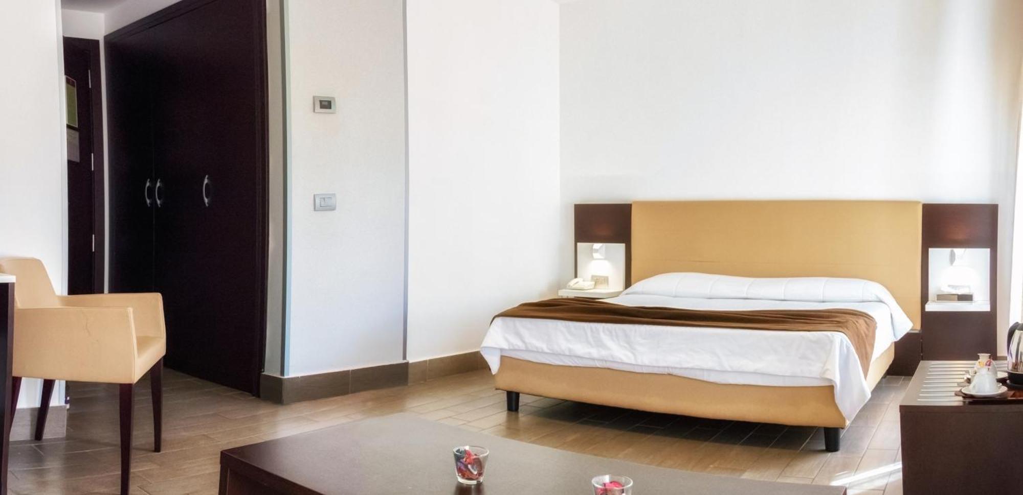 Deluxe Doppel-/Zweibettzimmer mit Zugang zum Pool