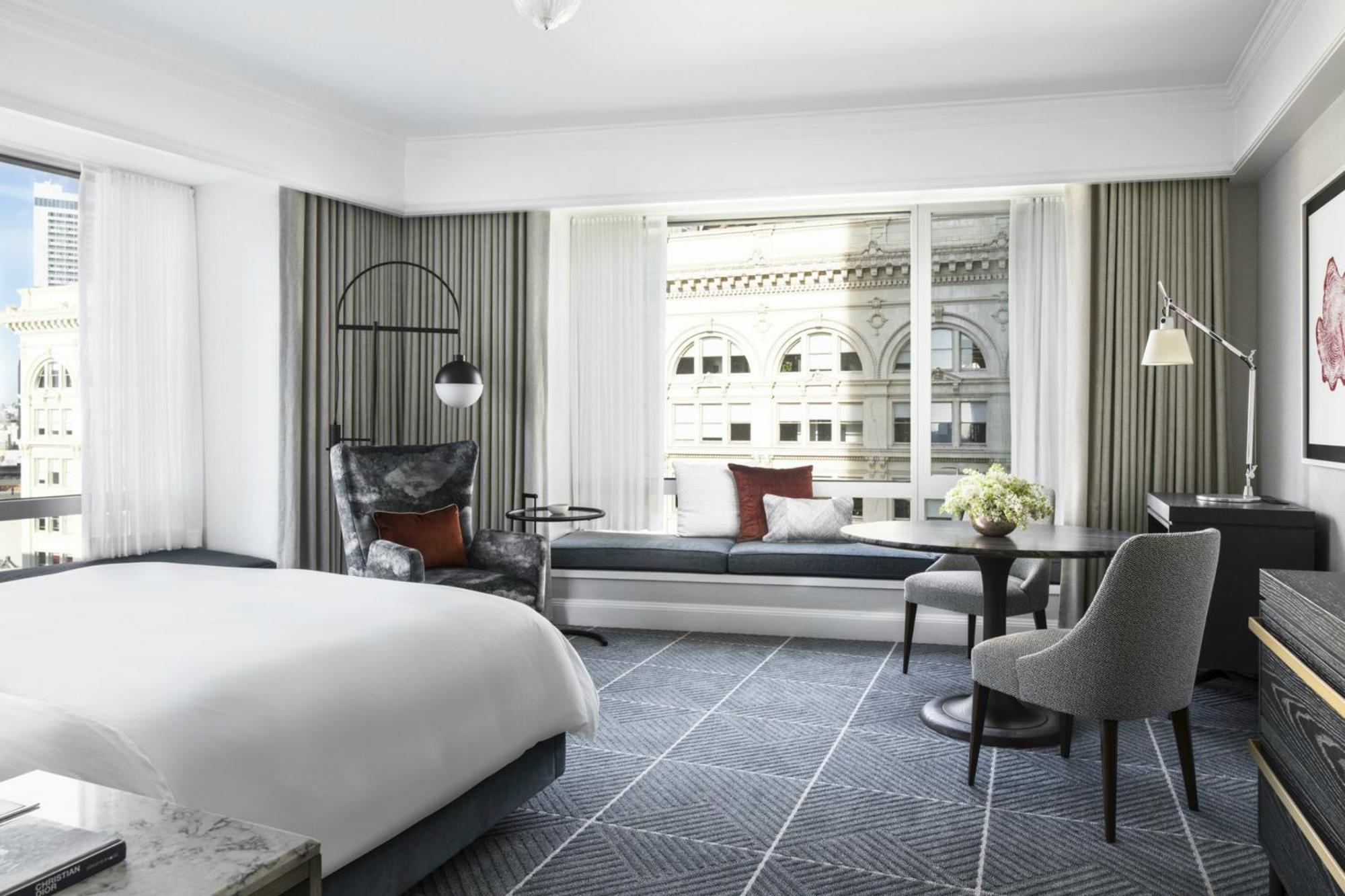 Deluxe Zimmer mit Kingsize-Bett und Aussicht