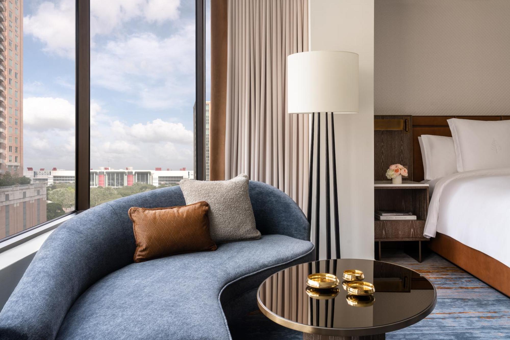 Eckzimmer mit Kingsize-Bett
