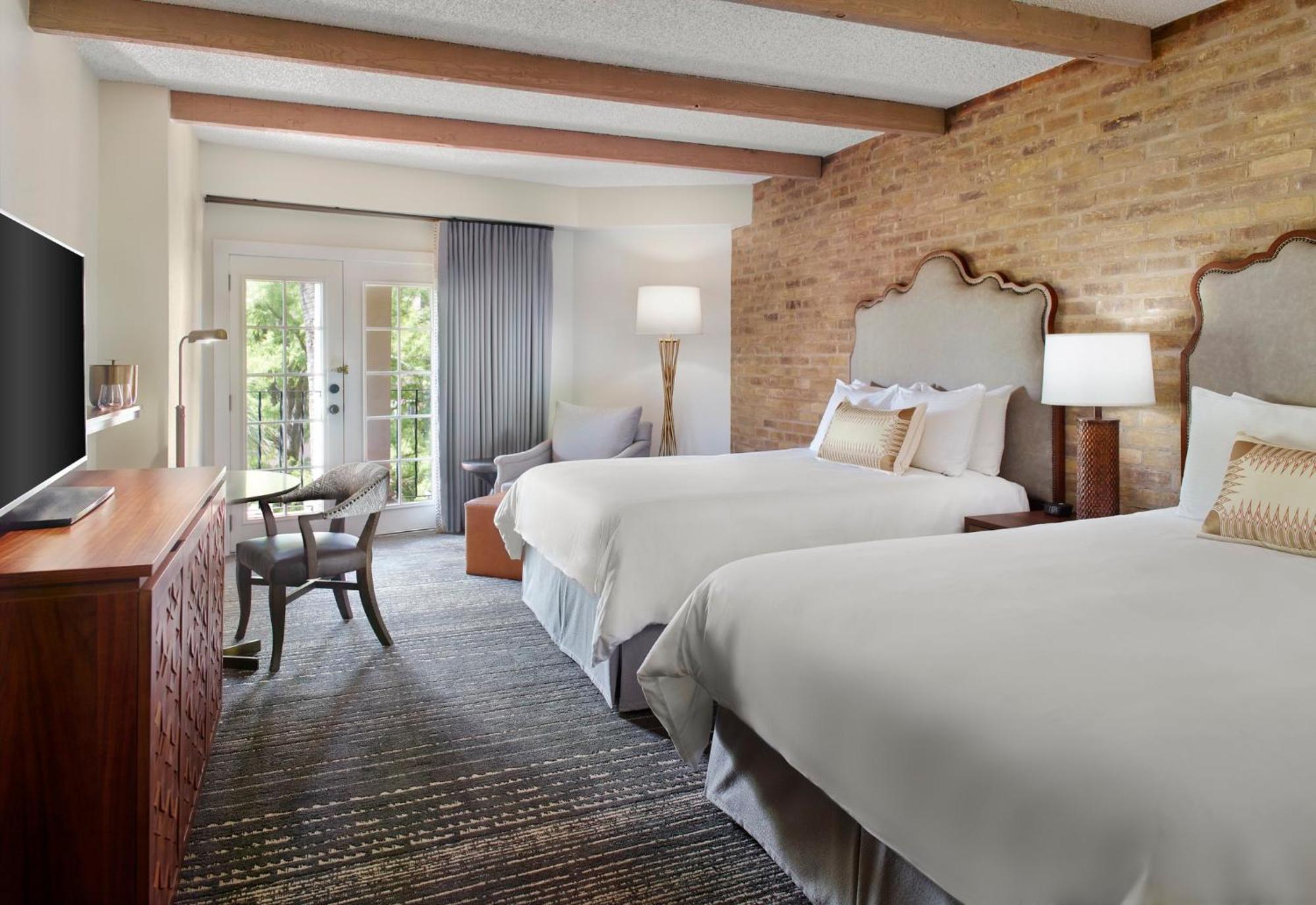Premier Zimmer mit 2 Queensize-Betten und Flussblick