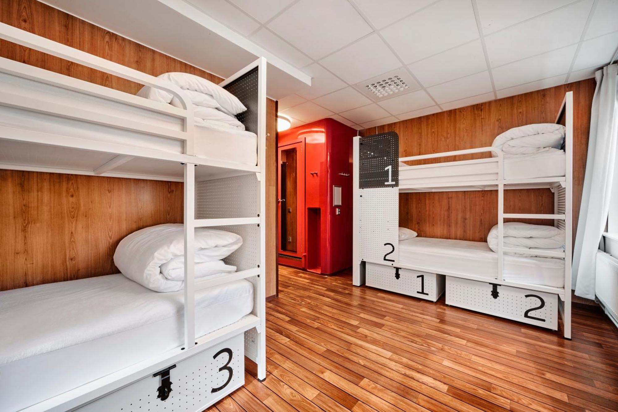 6-Bed Mixed Dormitory Room with private Bathroom
