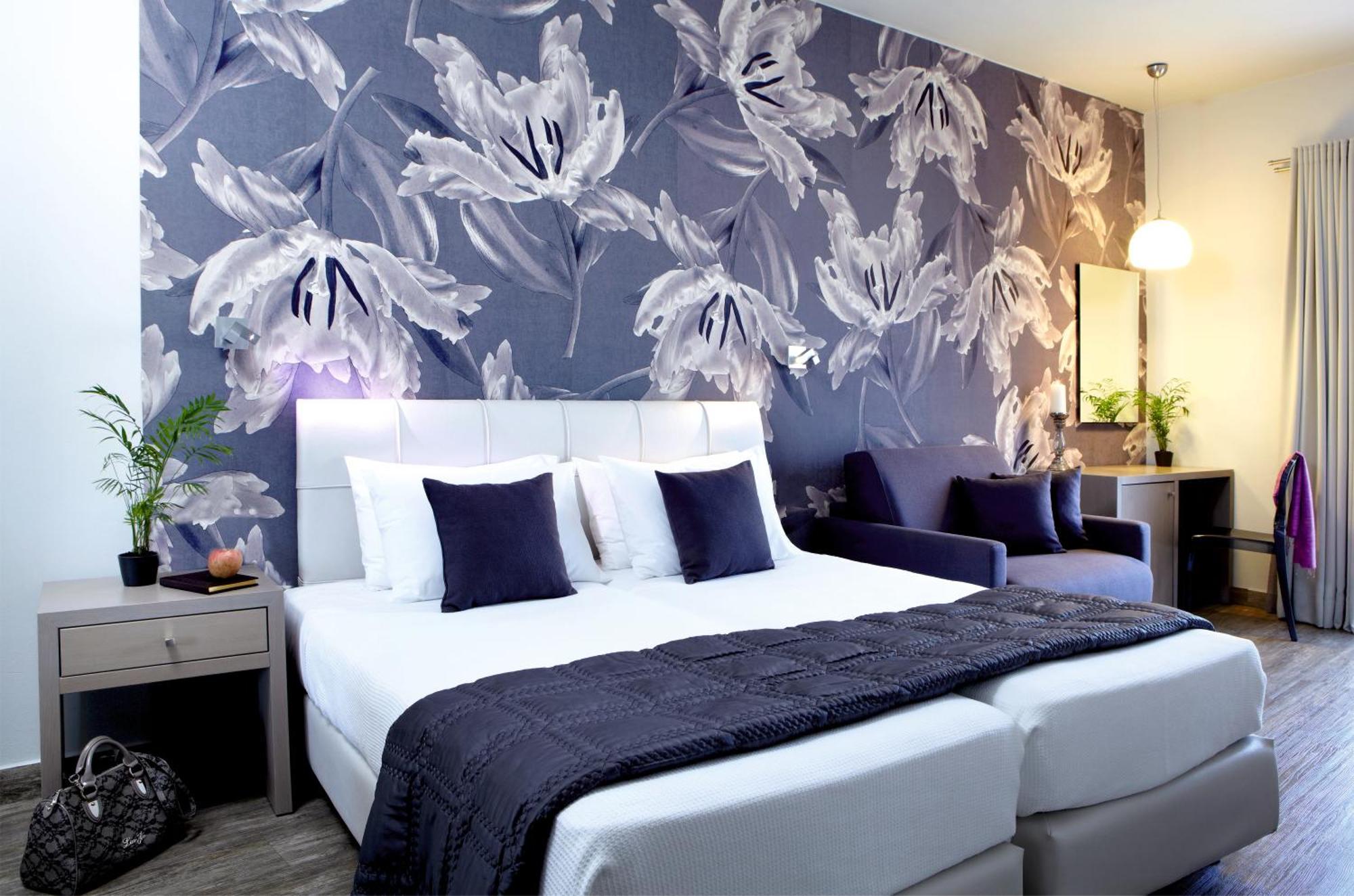 Dreibettzimmer mit seitlichem Meerblick
