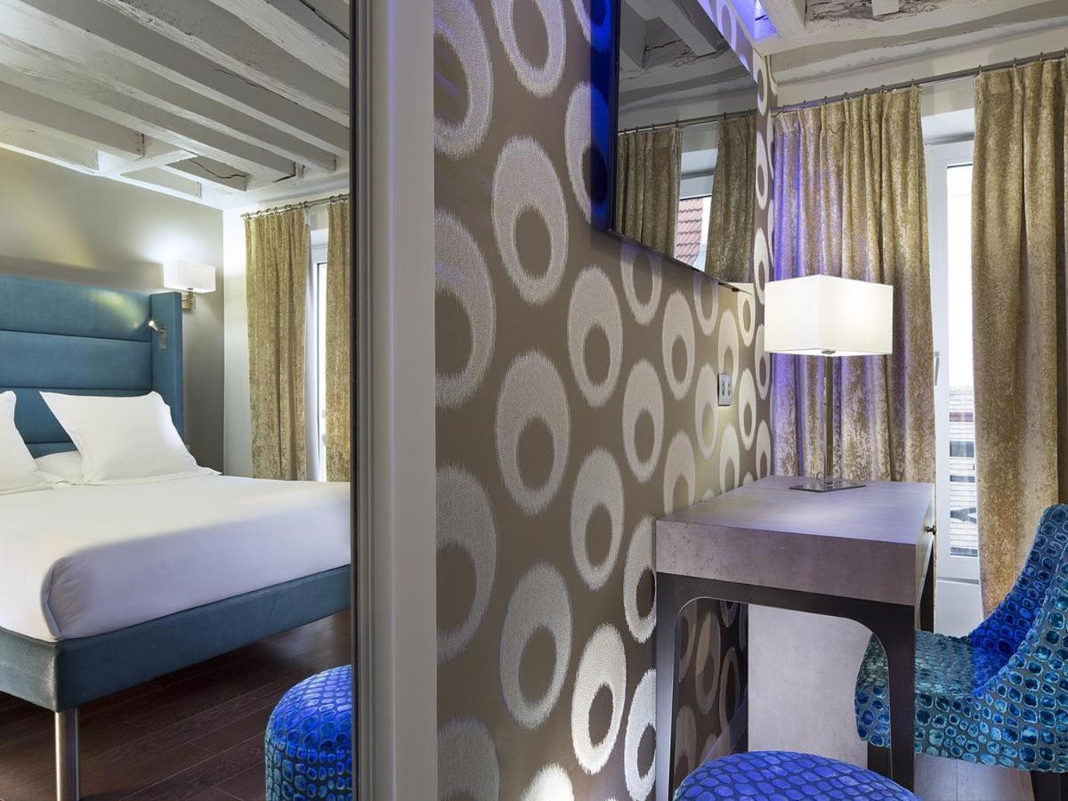 2 nebeneinander liegende Doppelzimmer