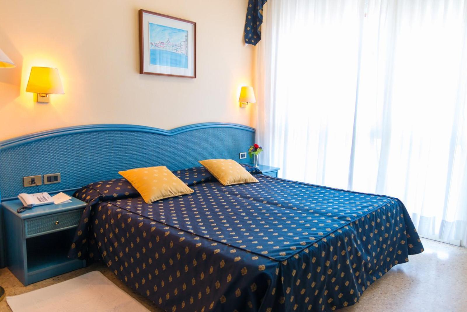 Doppelzimmer mit seitlichem Meerblick