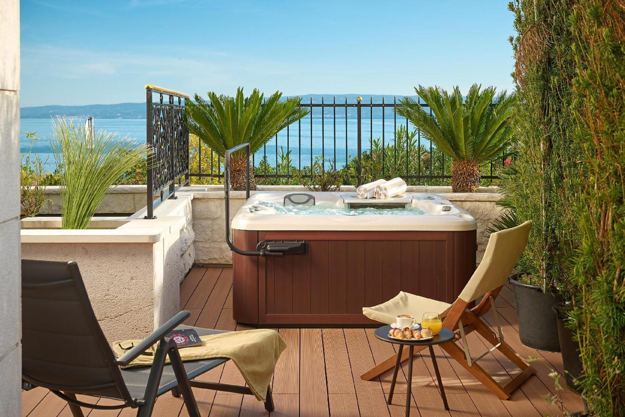 Deluxe Gartensuite zur Meerseite mit Whirlpool im Freien