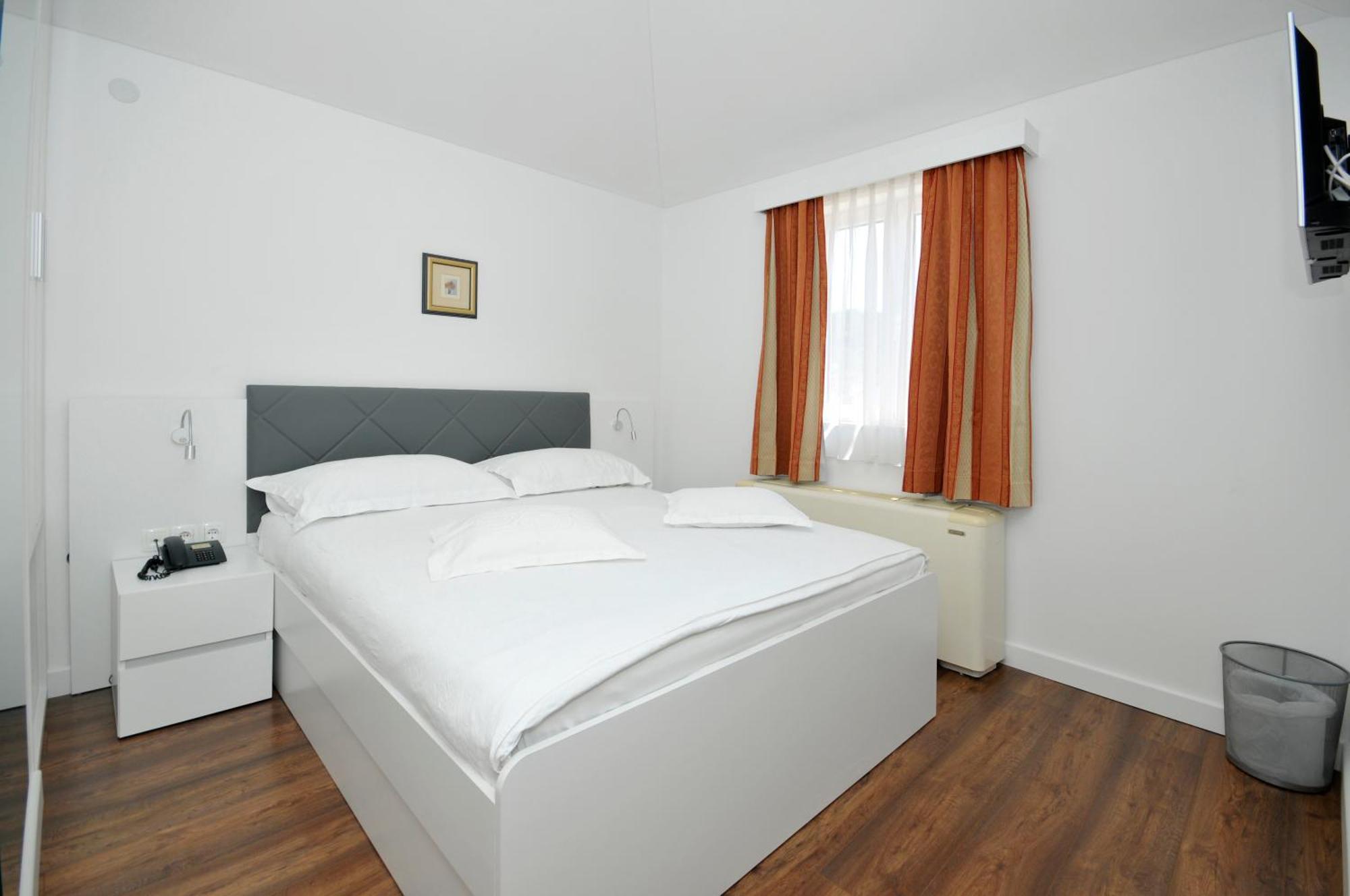 Doppelzimmer mit Gartenblick