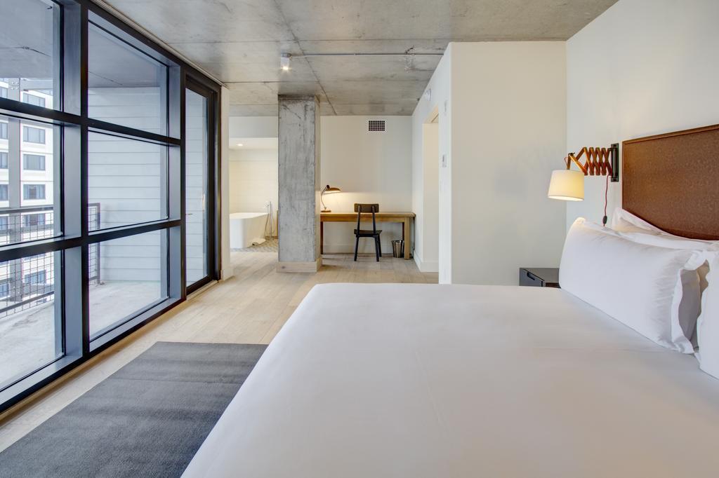 Studio mit Kingsize-Bett und Balkon