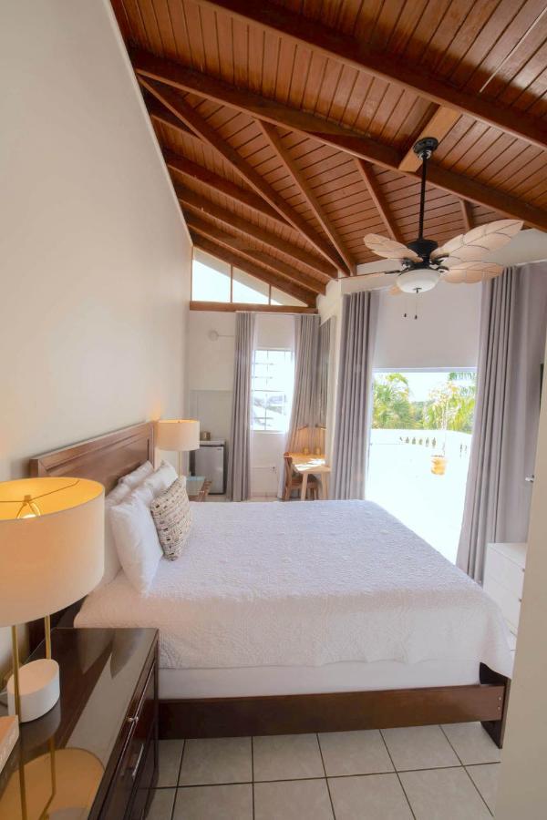 Zimmer mit Queensize-Bett und Terrasse