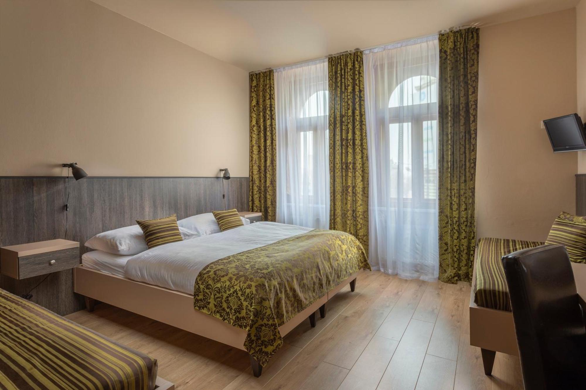 Standard Dreibettzimmer mit Zustellbett