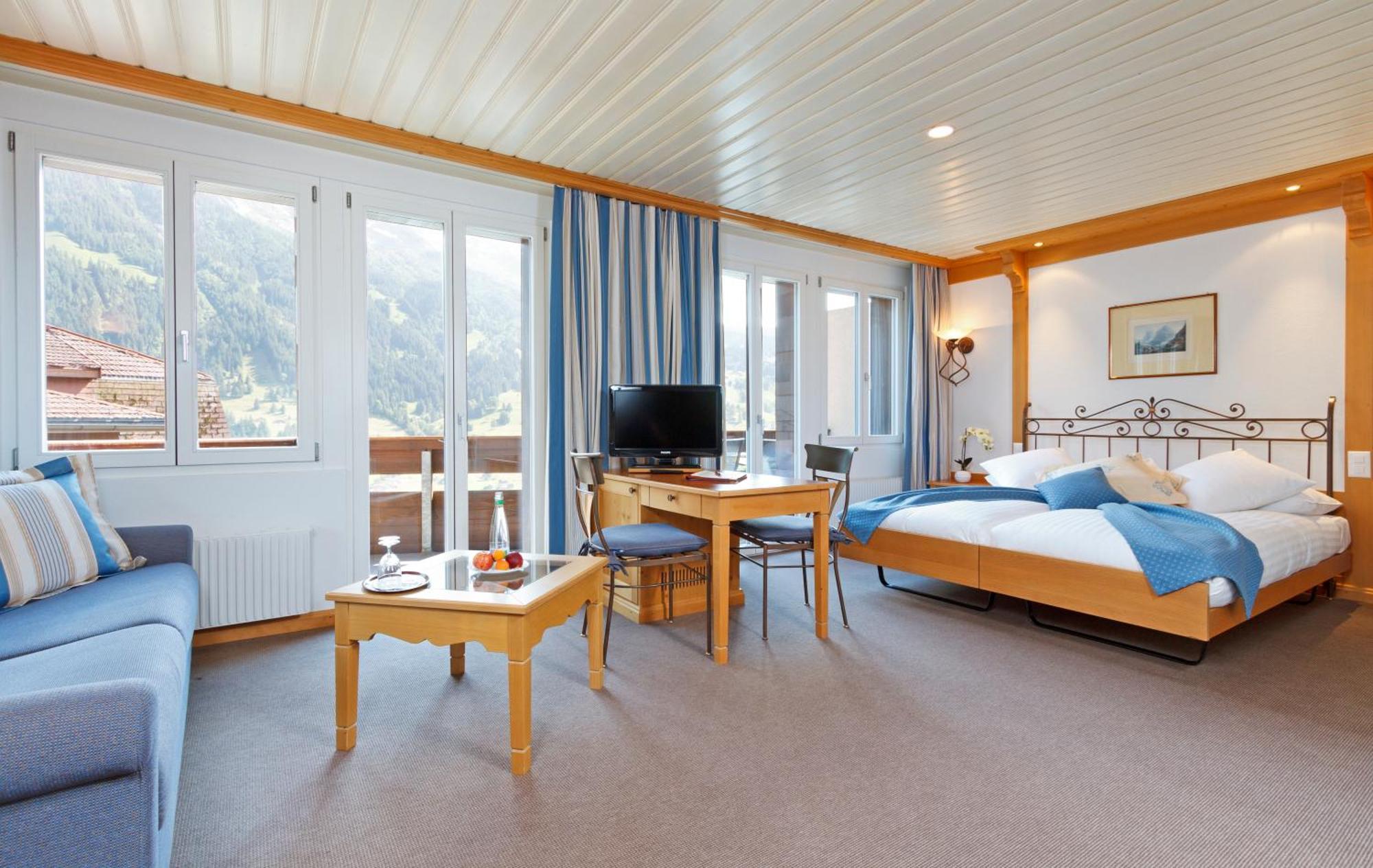 Doppelzimmer Comfort Plus mit Sitzecke und Balkon
