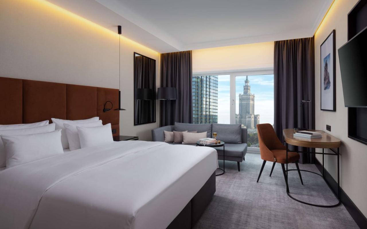 Executive Zimmer mit Blick auf das Stadtzentrum und Zugang zur Lounge