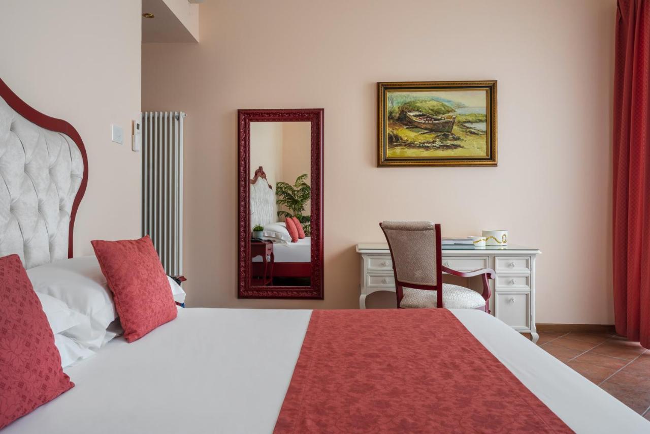 Doppelzimmer mit Balkon und Seeblick