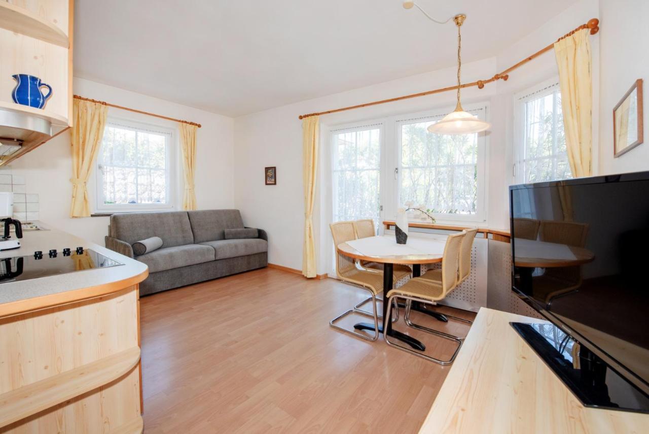 Apartment mit Balkon