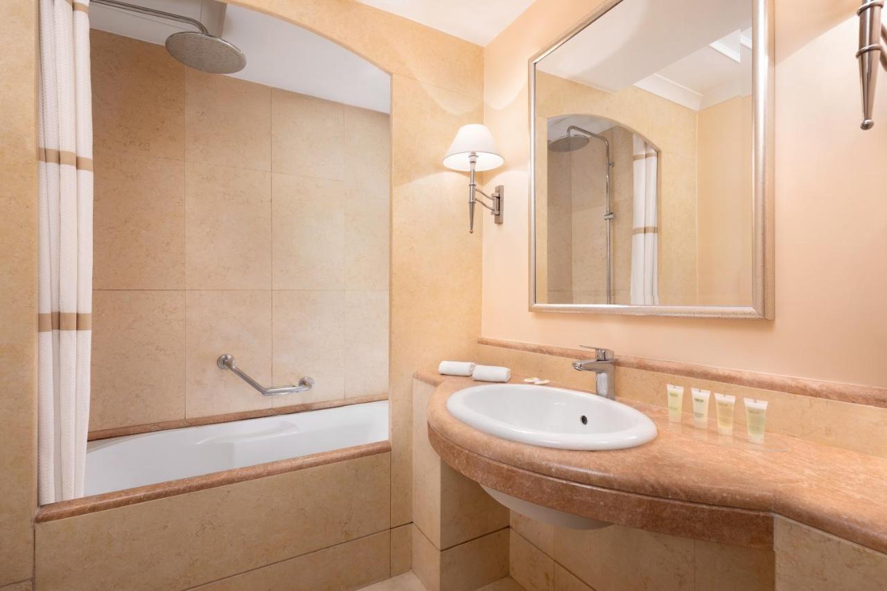 Suite mit 2 Zimmern, 1 Kingsize-Bett, Schlafsofa und Aussicht auf den Petersdom