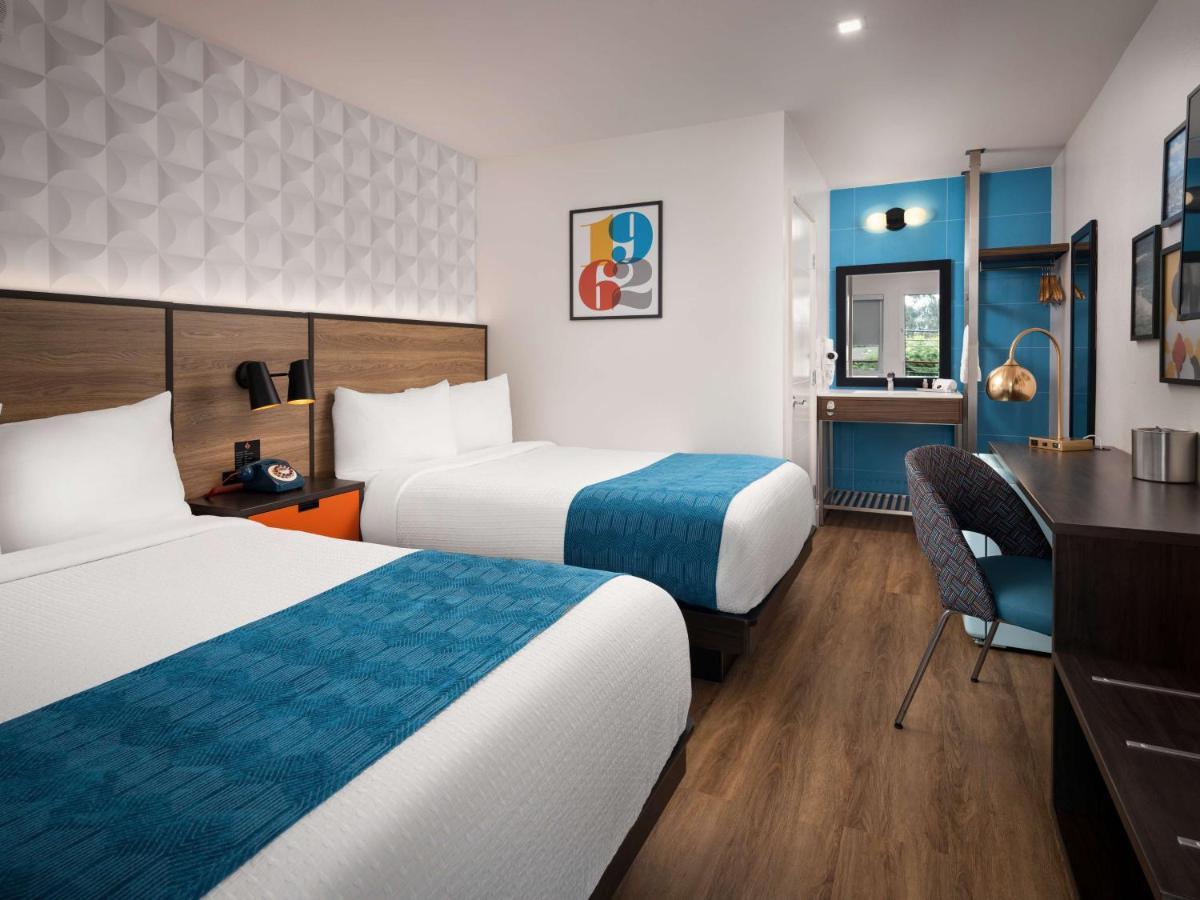 1 Queen Bed | Mobility Accessible Oceanside New 60s Retro-Style Decor