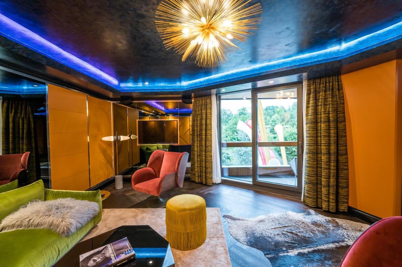 1 BETT | Come Play Suite mit Balkon, inklusive Silvesterdinner und Party im Cinque Studio