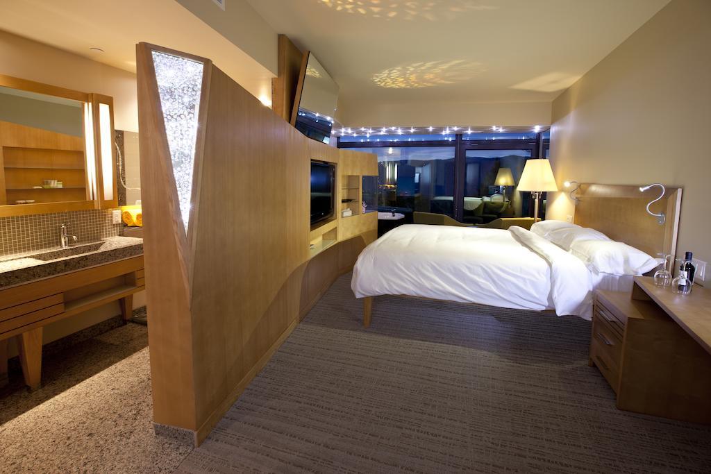 Superior Zimmer mit Kingsize-Bett und Seeblick