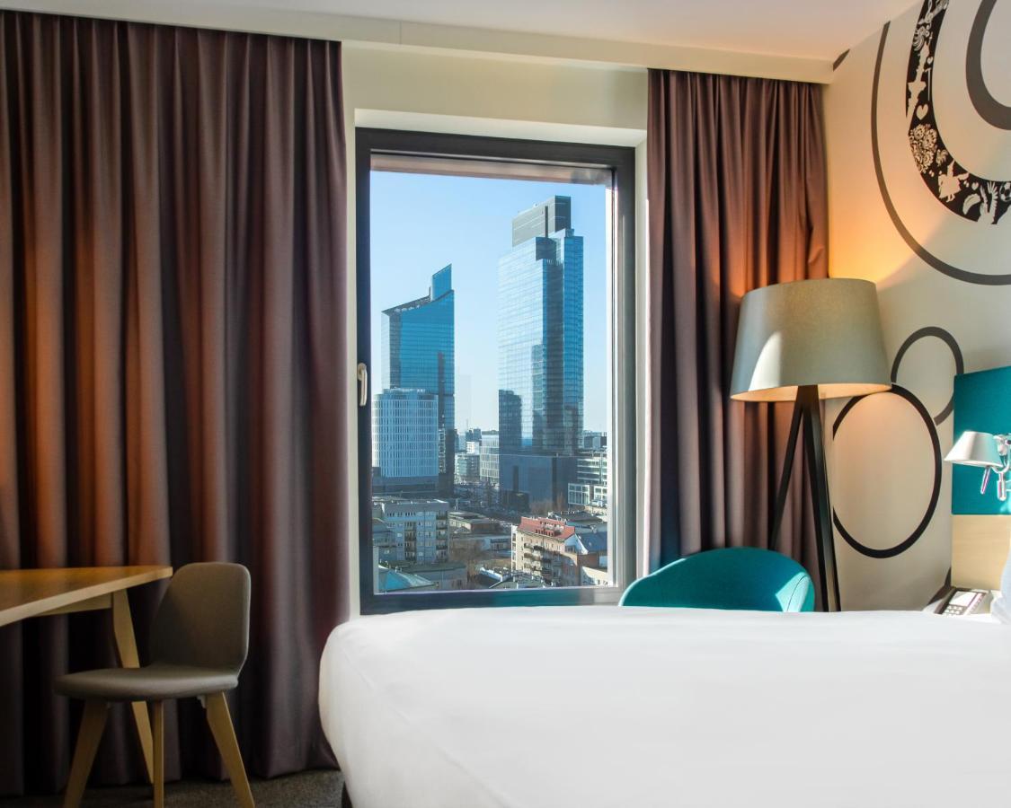 Standard Zimmer mit Kingsize-Bett Stadtblick