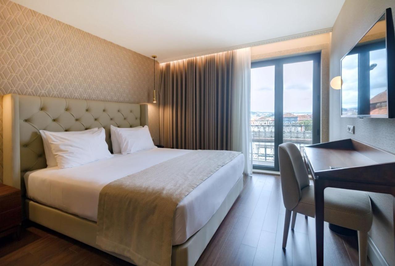Doppel-/Zweibettzimmer mit Balkon