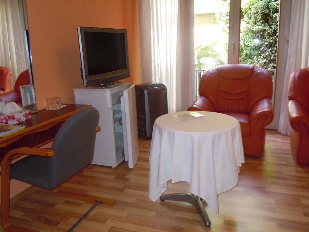 Economy Dreibettzimmer im Hinterhof