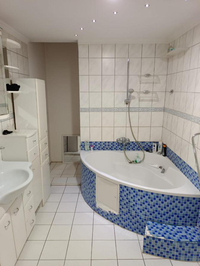 Einzelzimmer mit Gemeinschaftsdusche und -WC