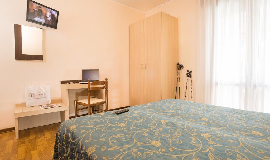 Doppelzimmer mit Balkon