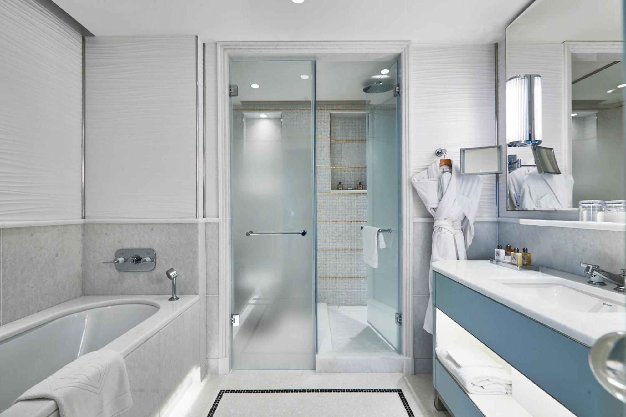 Prestige Suite mit Kingsize-Bett und Meerblick