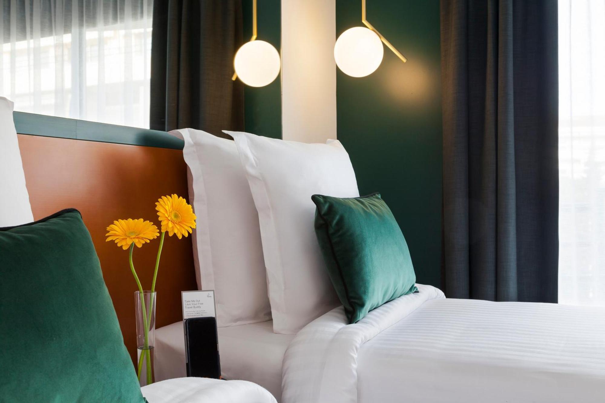 Comfort Zimmer mit Terrasse und Poolblick