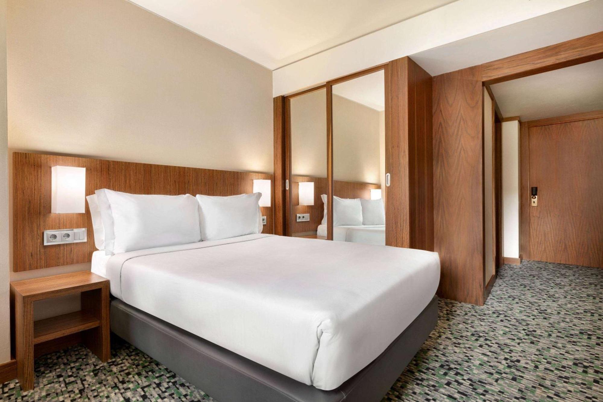 Barrierefreies Zimmer mit 1 Queensize-Bett und Stadtblick, Nichtraucher