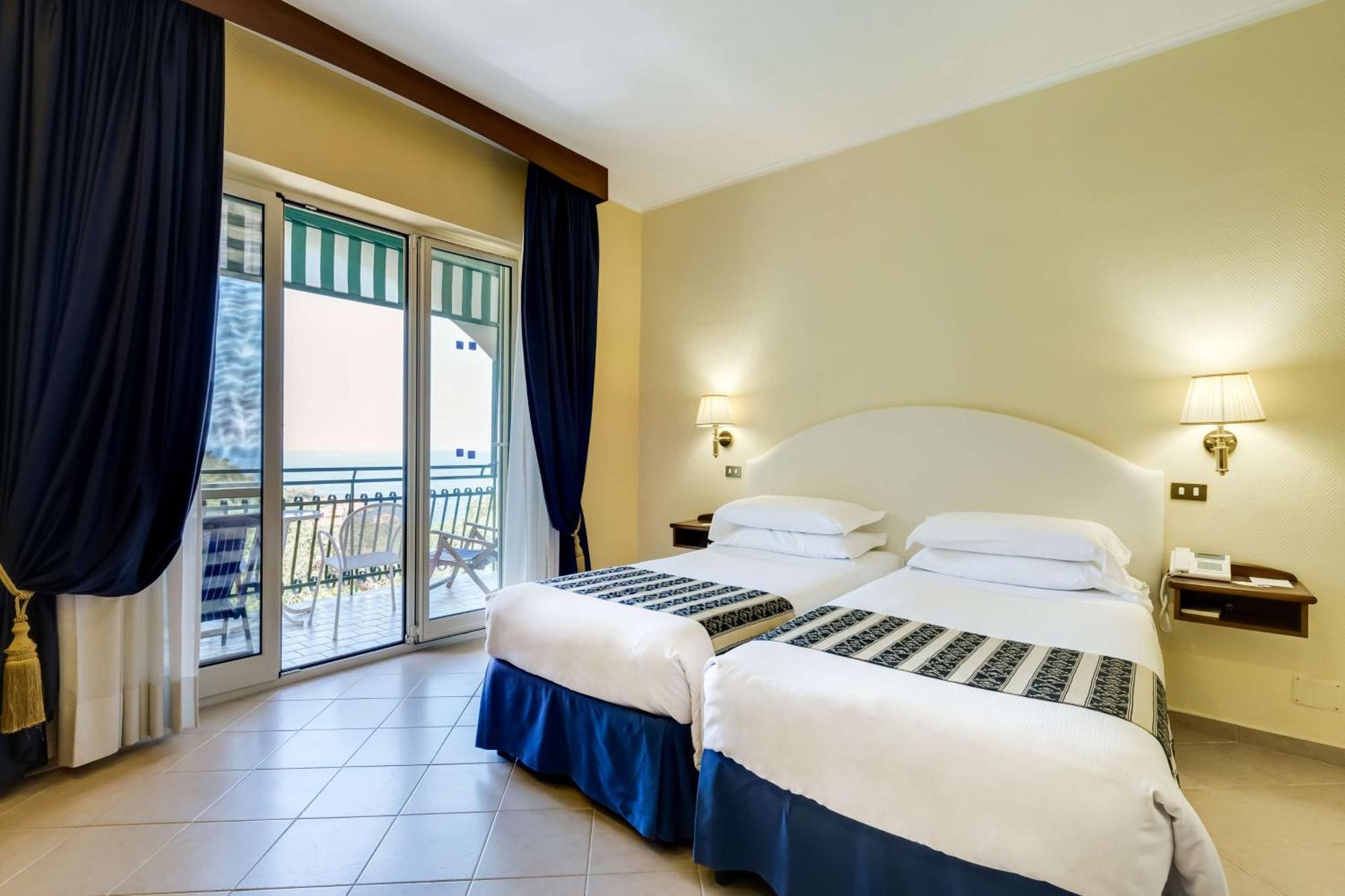 Classic Zimmer mit Balkon und Meerblick