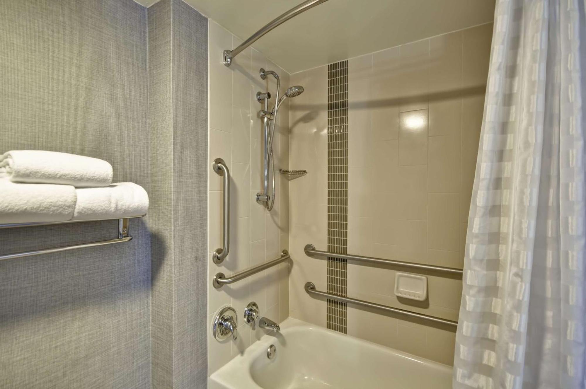 King Room Accessible Tub Disability Access