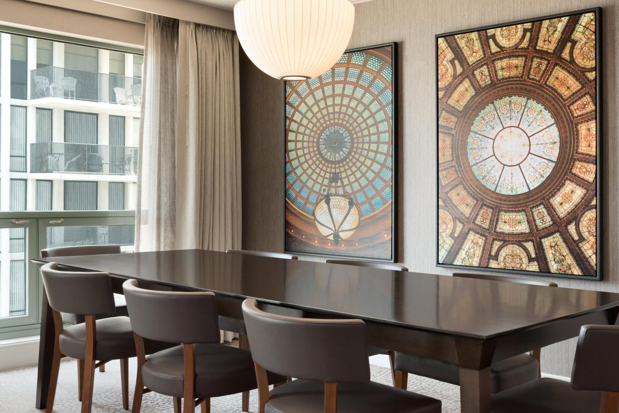 Conference Suite mit 1 Schlafzimmer und Kingsize-Bett