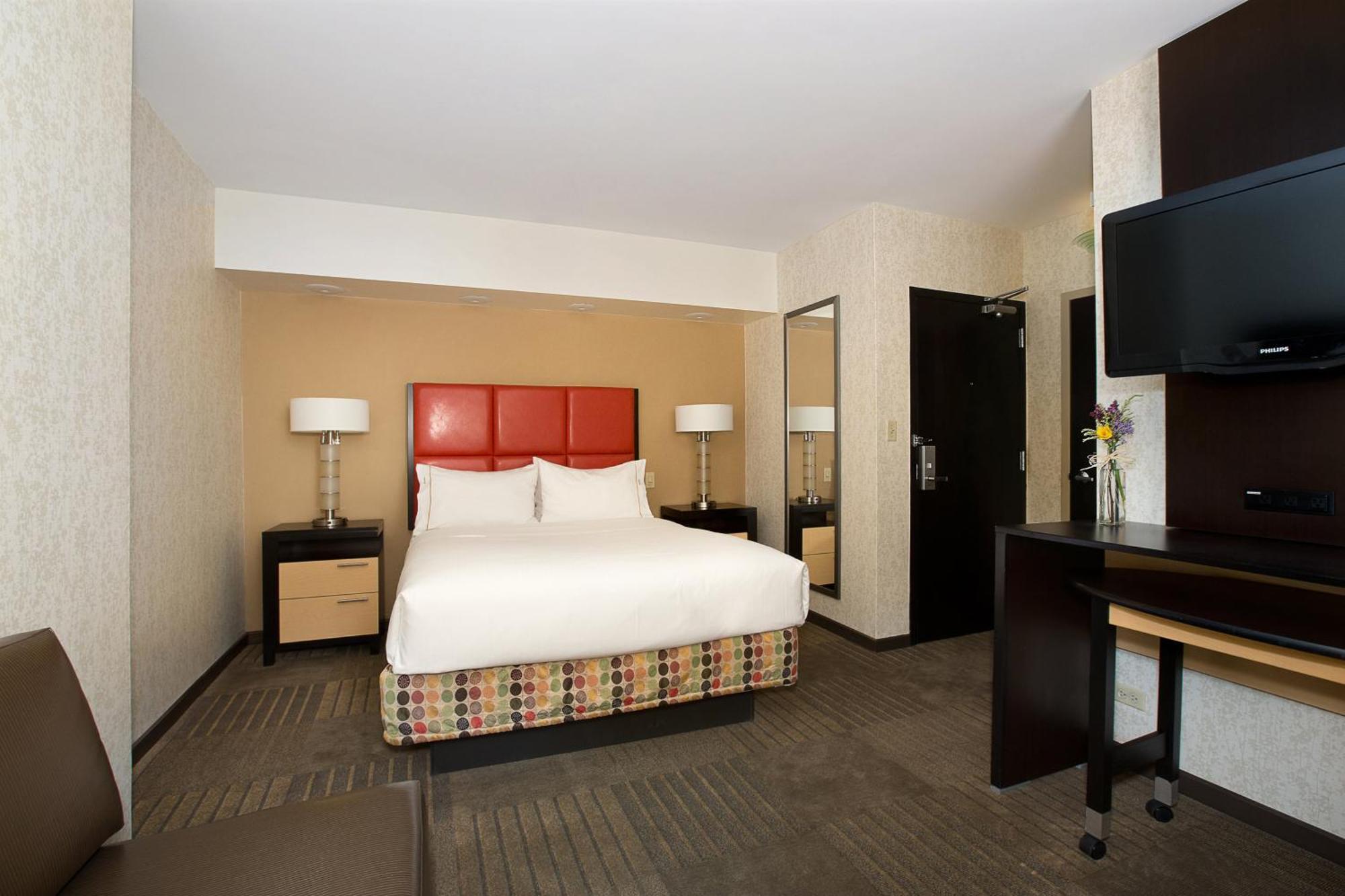 Zimmer mit Queensize-Bett, Schlafsofa und Aussicht
