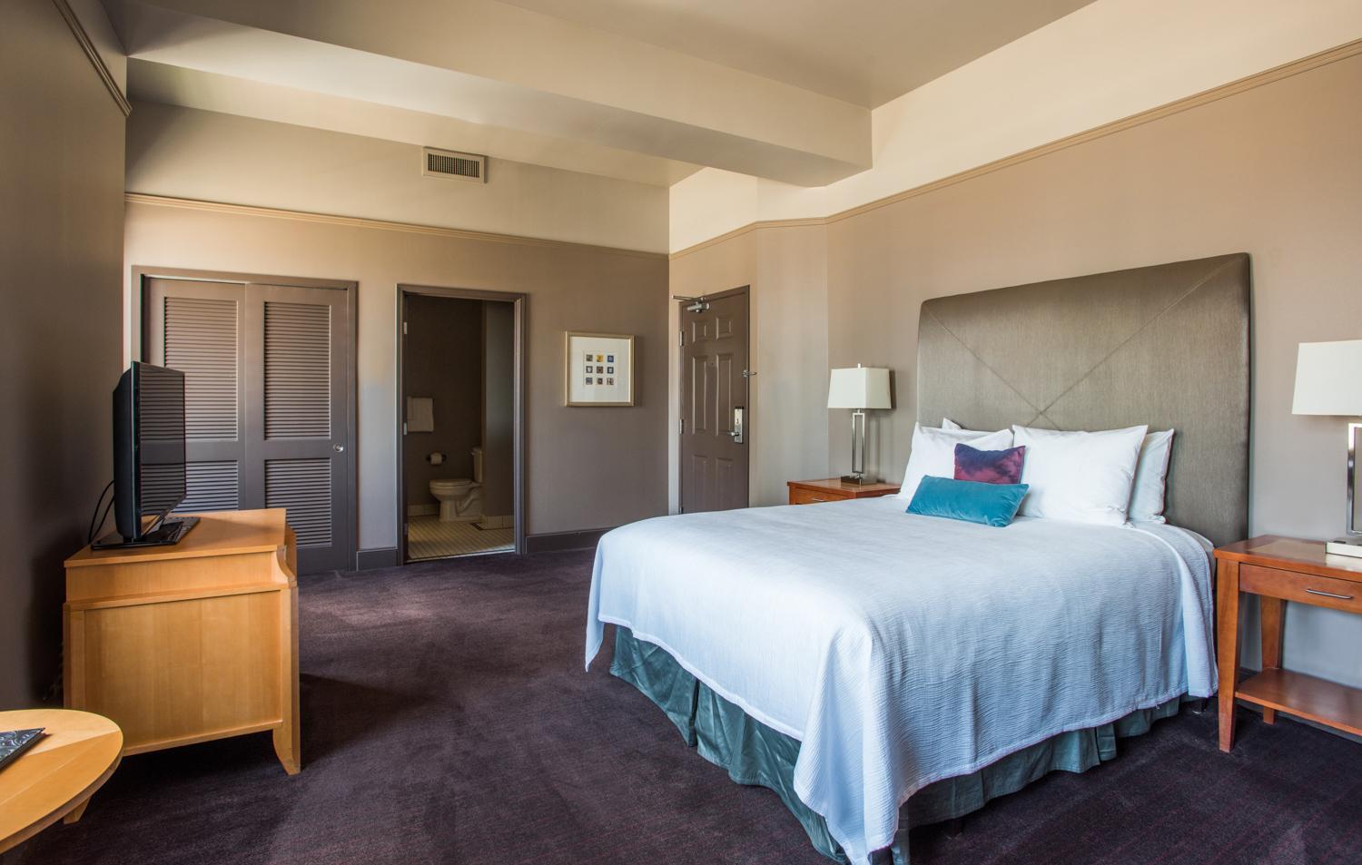 Deluxe Queen Room