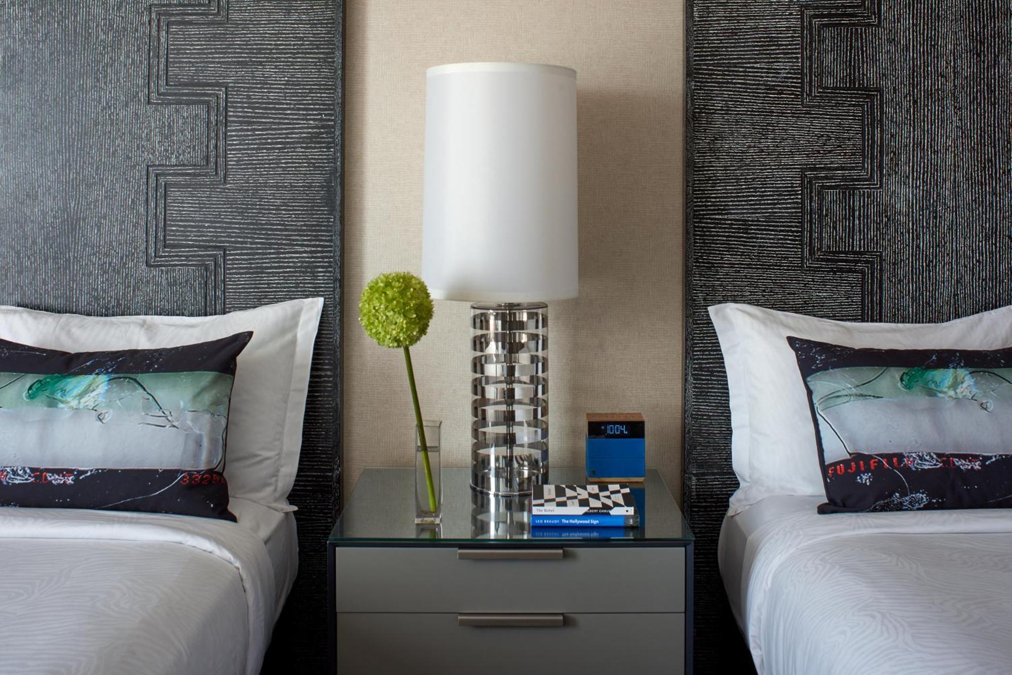 Essential Doppelzimmer mit 2 Doppelbetten und Blick auf Beverly Hills