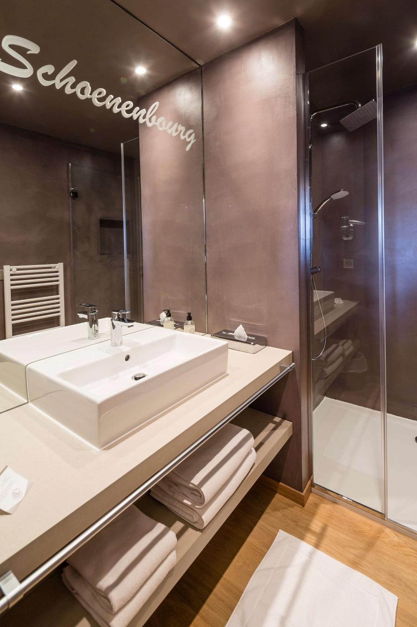 Comfort Zimmer mit Queensize-Bett und Zugang zum Spa