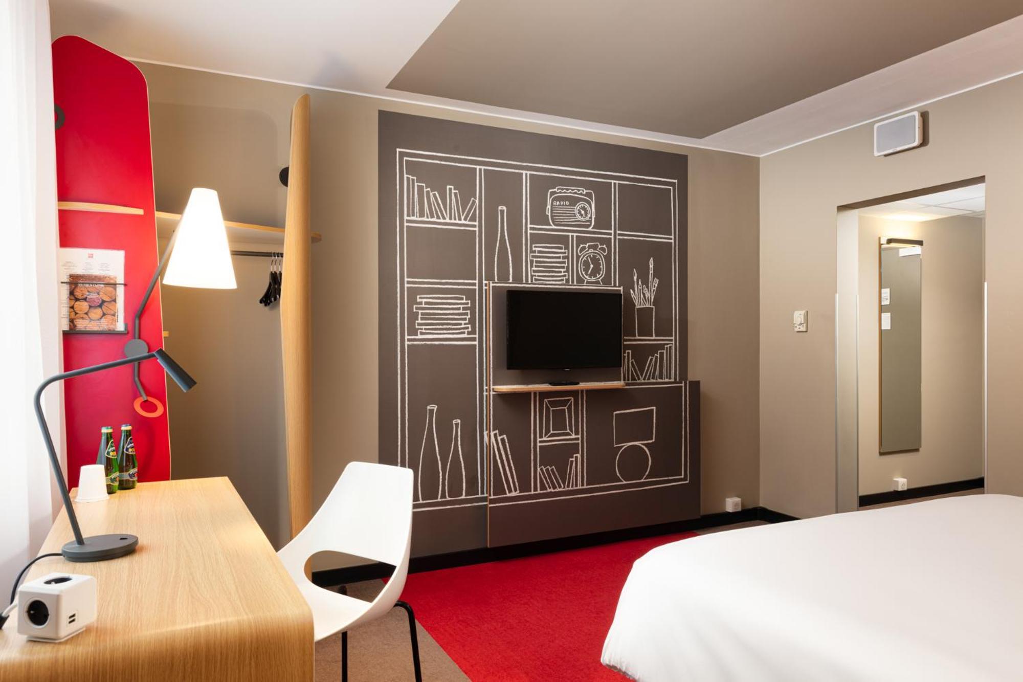 Standard Zimmer mit 1 Doppelbett und Sofa