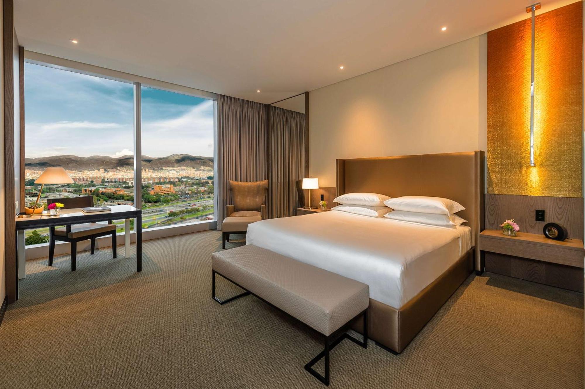 Zimmer mit Kingsize-Bett und Aussicht