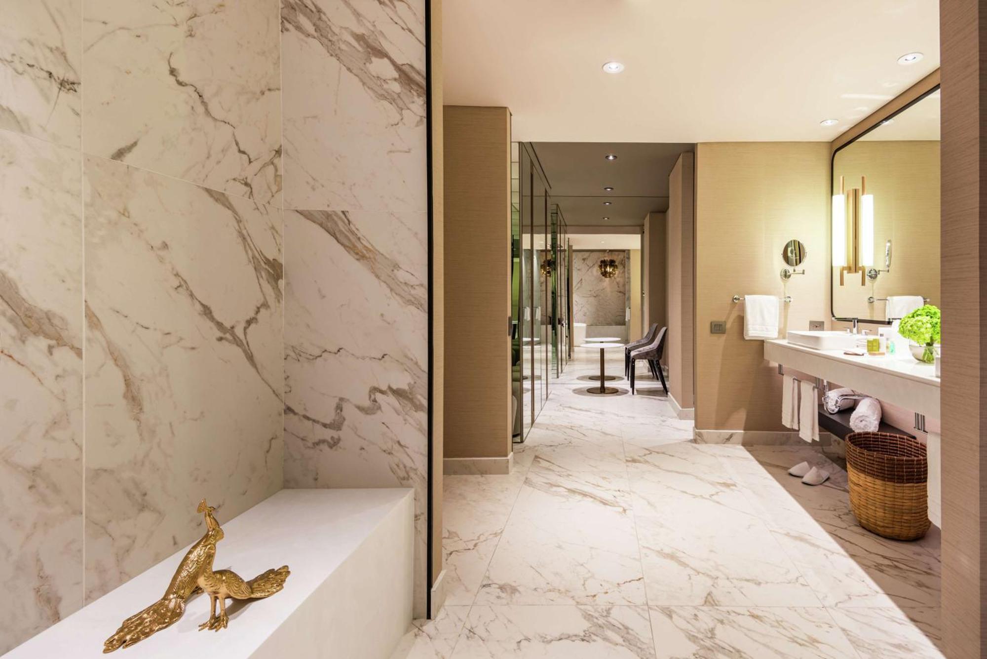 1 King Bed 1 Bedroom Presidential Suite