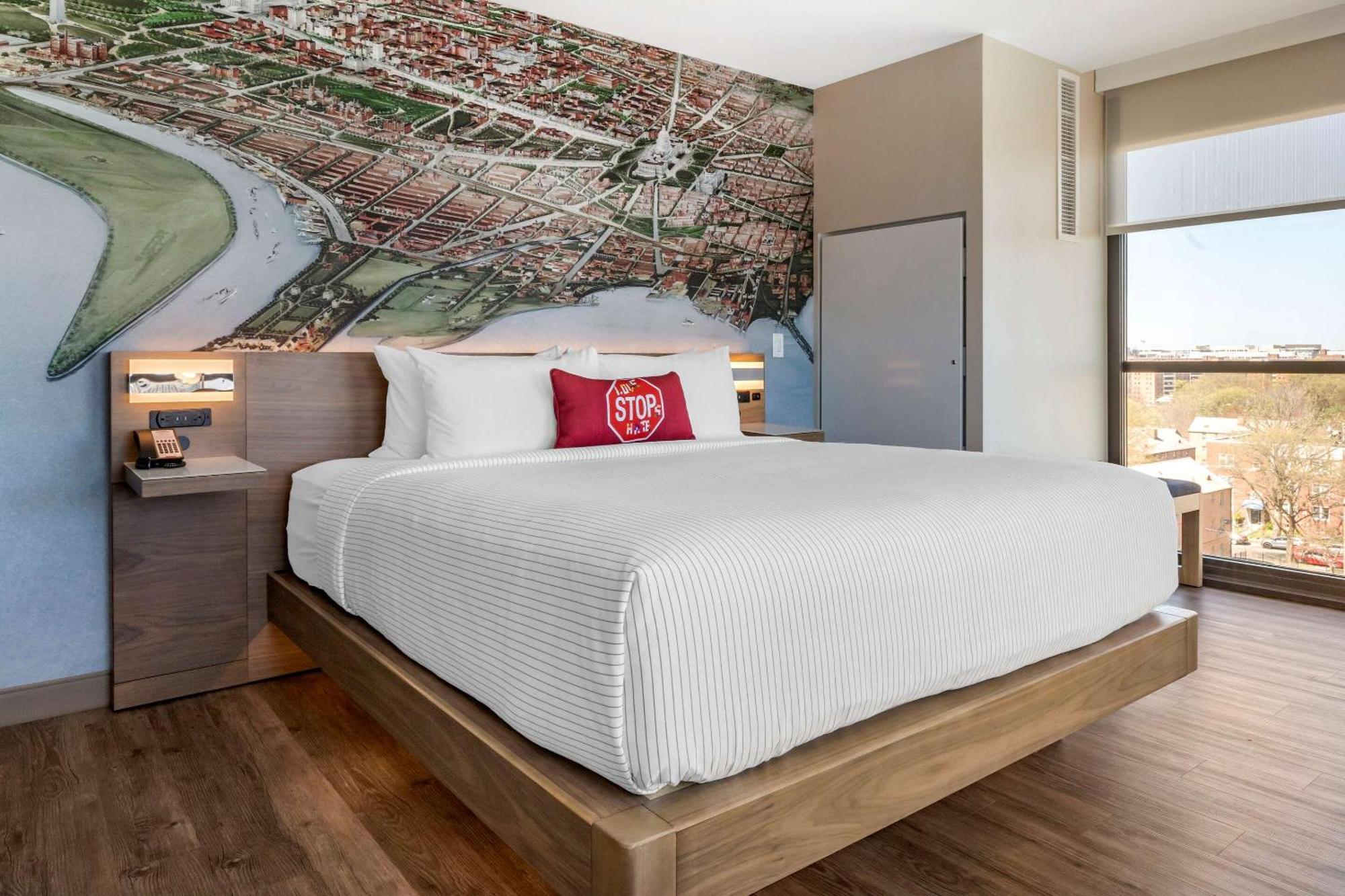 Größeres Eckzimmer mit Kingsize-Bett - Nichtraucher