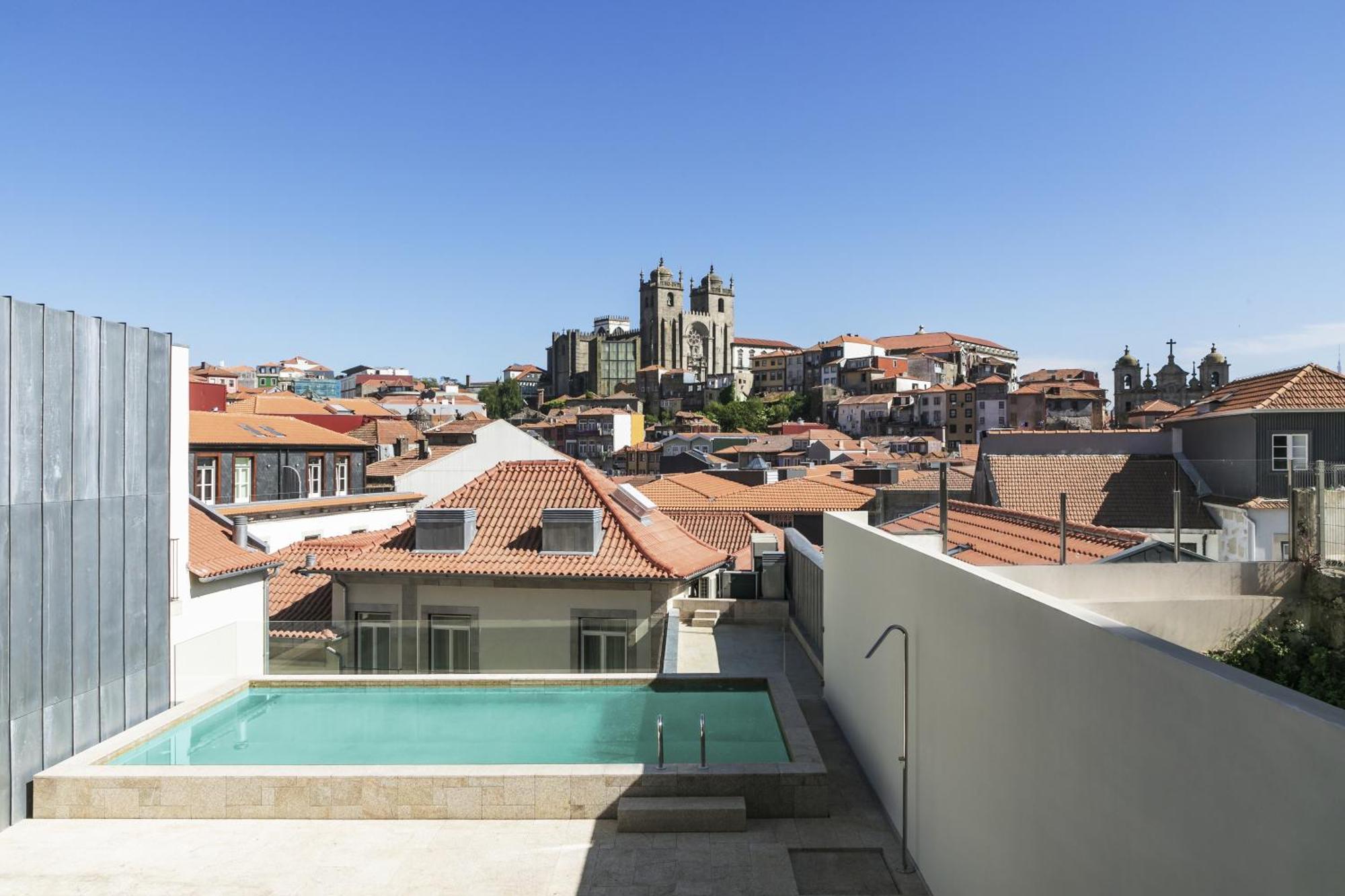 Premium Zimmer mit Kingsize-Bett, Balkon und Blick auf die Kathedrale