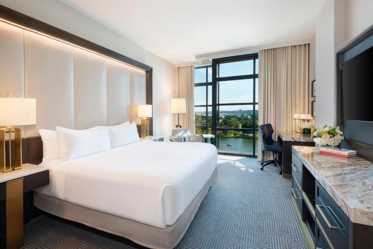 Premium Zimmer mit Kingsize-Bett und Flussblick