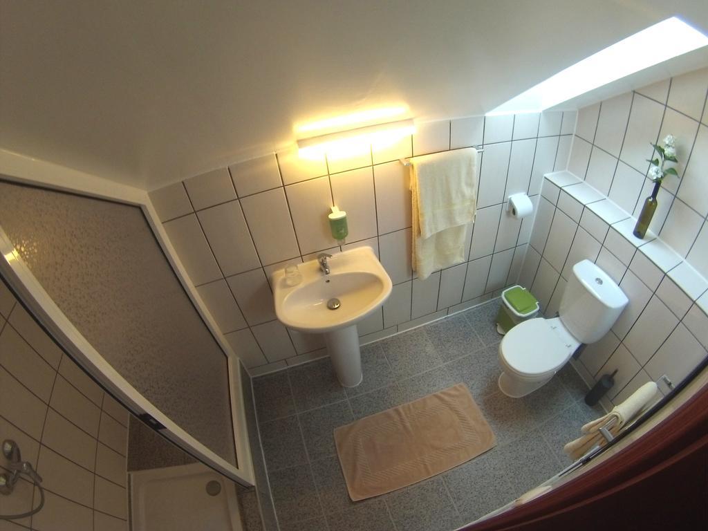 Zweibettzimmer mit eigenem Bad